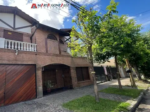 CASA EN VENTA 5 ambientes