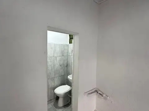Local en Alquiler en Gregorio de Laferrere, $ 700.000