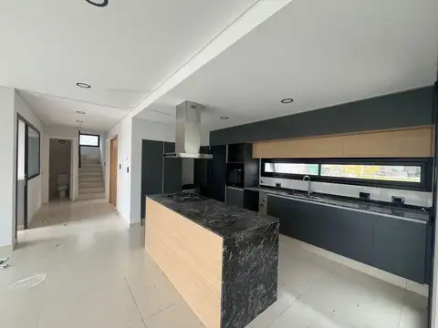 Casa en Venta al Oeste