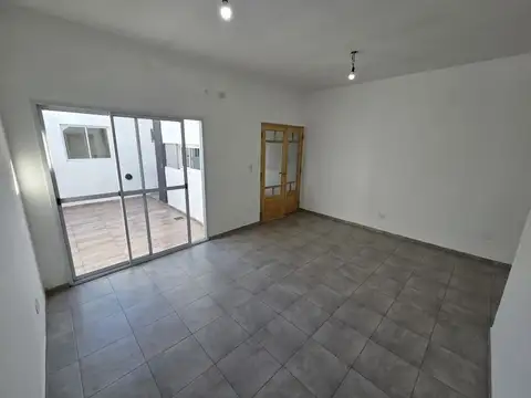 Depto Tipo Casa en Alquiler con 1 cocheras