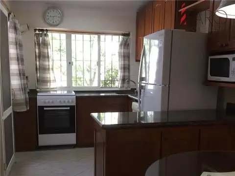 Casa en Mansa 5 dormitorios y parrillero