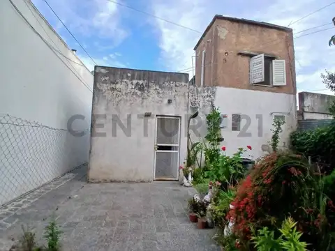 CALLE 74 ENTRE 115 Y 116 | VENTA CASA AL FRENTE CON TRES DEPARTAMENTOS EN BLOCK POR PASILLO