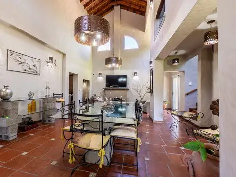 Casa de categoría en venta - excelente ubicación