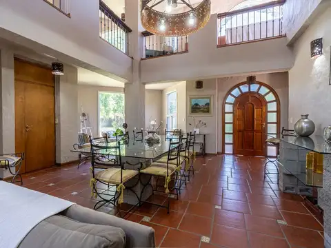 Casa en Venta con 2 cocheras