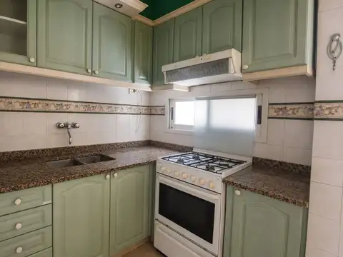 Casa 8 ambientes con 4 baños