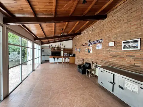 Casa 6 ambientes con 5 baños