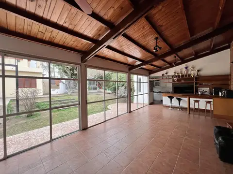 Casa en Venta con 6 cocheras
