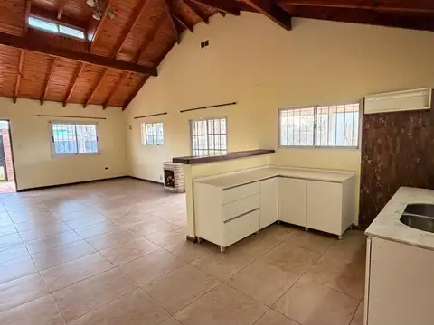 Casa en Venta con 2 cocheras