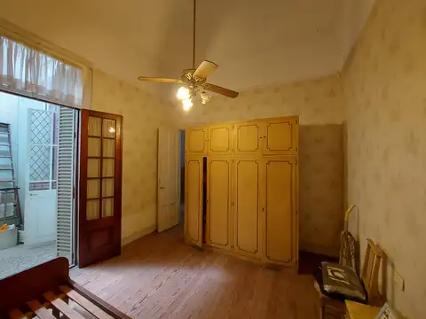 CASA 5 AMBIENTES CON PATIO Y TERRAZA – 78m² CUB. – LOTE PROPIO – CABALLITO – VENTA