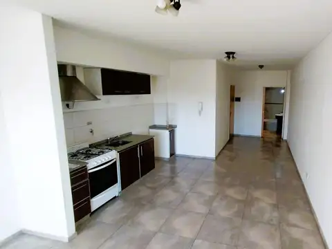Venta de departamento monoambiente con balcón y amenities en Villa Luro