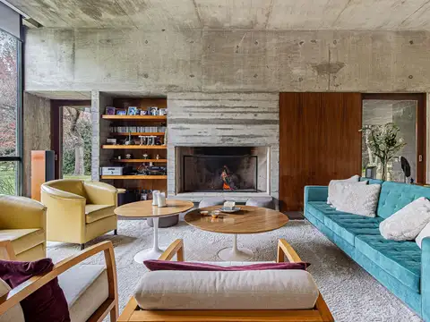 Casa 8 ambientes con 4 baños