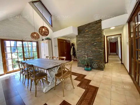 Hermosa casa, ubicada en uno de las mejores zonas del balneario!