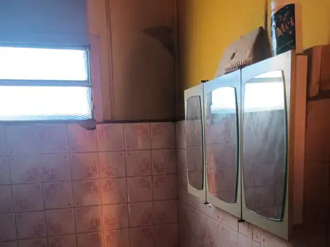 LOTE  IRREGULAR, 10 MTS. FRENTE-