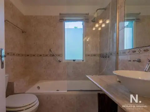 Casa 4 ambientes con 3 baños