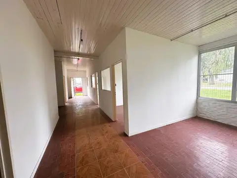 Oficina en Alquiler con 3 cocheras