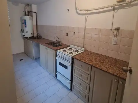 Hipólito Yrigoyen 100