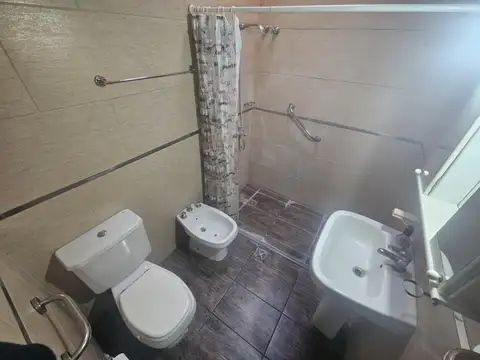 CASA 4 AMB. CON COCHERA