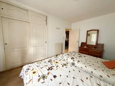 Venta Casa – 2 Dorm.- 3 Baños- Lobos Centro