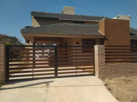 VENTA CASA EN VILLA DEL LAGO - VILLA CARLOS PAZ - CORDOBA