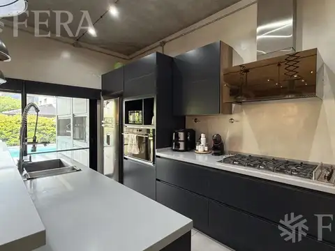Casa en Alquiler Temporal con 1 cochera