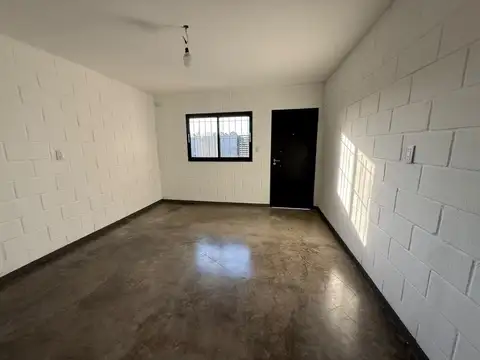 Casa 2 ambientes con 1 baño