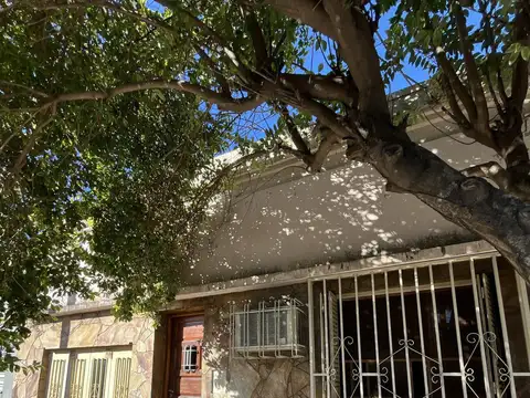 Casa 5 ambientes con 1 baño