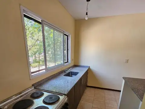 Depto Tipo Casa en Alquiler con 1 cocheras