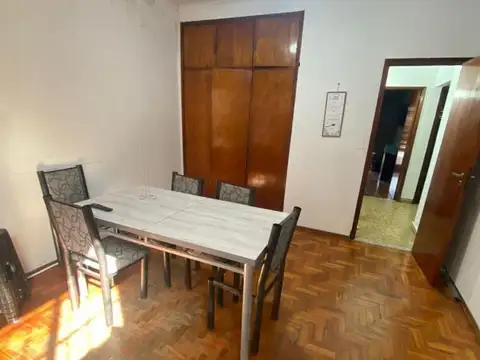 Casa en Venta con 6 cocheras