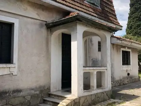 Casa 5 ambientes con 2 baños