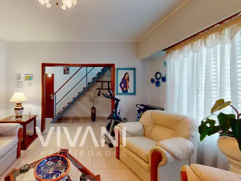 Casa en Venta con 2 cocheras