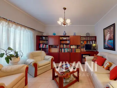 Casa 8 ambientes con 3 baños