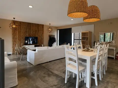 Casa 4 ambientes con 1 baño