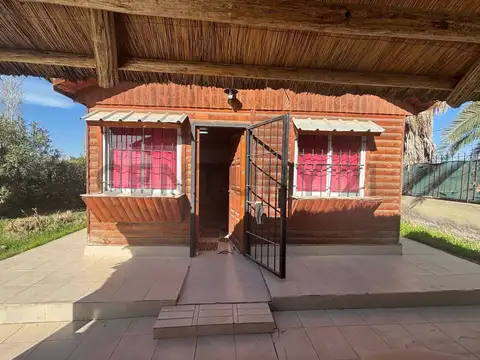 VENDO CASA CON PILETA