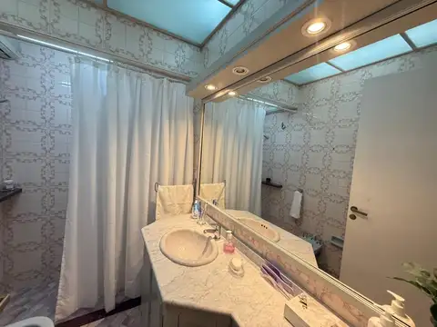VENTA CASA 4 AMB. CON COCHERA