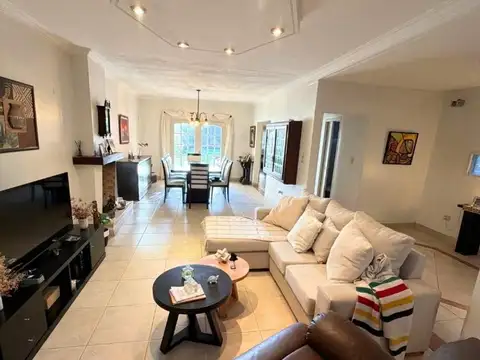 Casa 5 ambientes con 3 baños