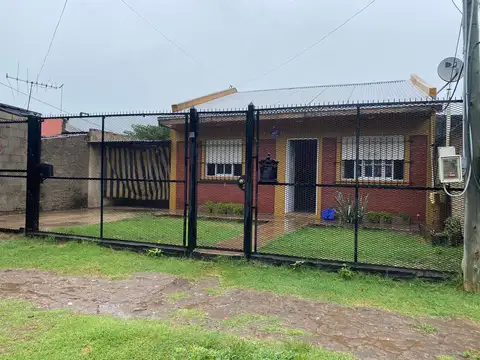 VENDE - CASA AMERICANA EN TRUJUI