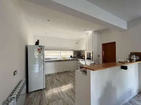 Casa 5 ambientes con 3 baños
