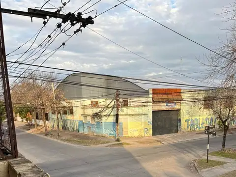 Venta Edificio Inversion. Esquina tres plantas.