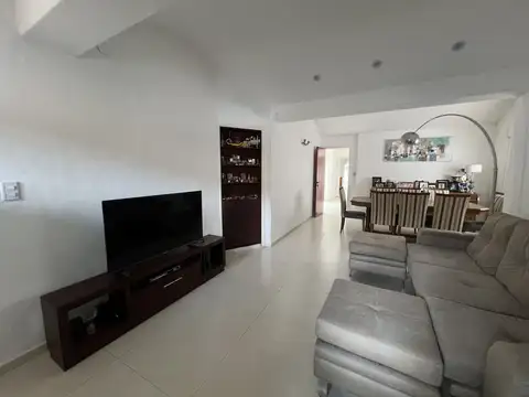 Depto Tipo Casa en Venta en La Lucila-Vias/Maipu, USD 270.000