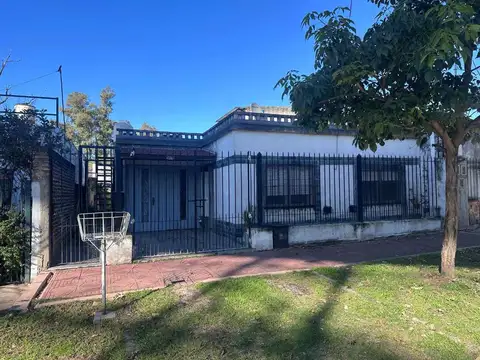 VENTA CASA 3 AMBIENTES PABLO NOGUES CON COCHERA