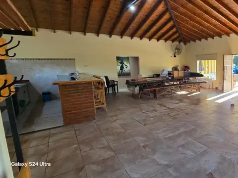 Quinta cuatro ambientes venta Lujan