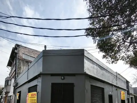Venta en block de local comercial y casa de 3 ambientes