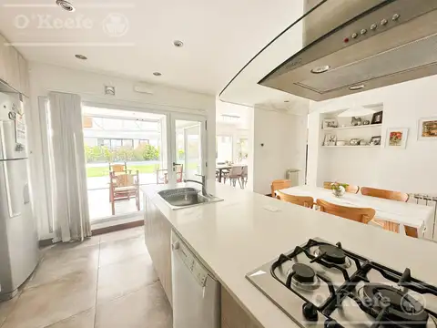 Casa en Venta con 2 cocheras