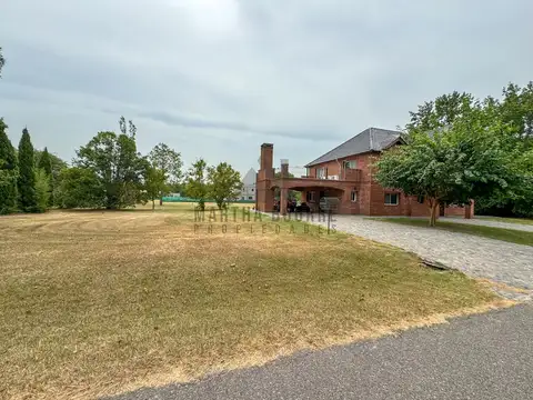 Casa 6 ambientes con 5 baños