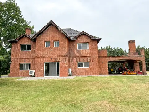 Casa en Venta en Los Alcanfores, USD 430.000