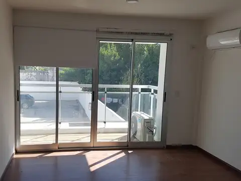 Departamento monoambiente en venta, con cochera. La Plata