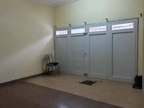 Casa 6 ambientes con 2 baños
