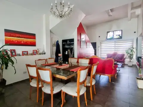 Casa 5 ambientes con 2 baños