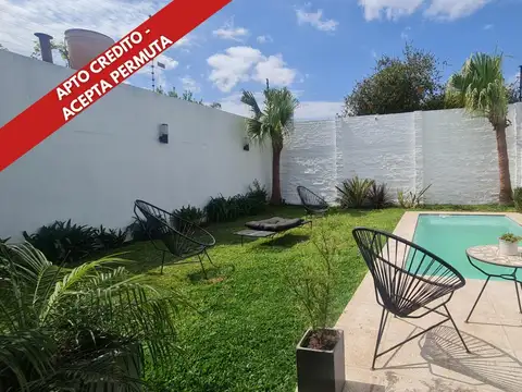 VENTA CASA 5 AMB CON PILETA, FONDO, COCHERA DOBLE BERNAL