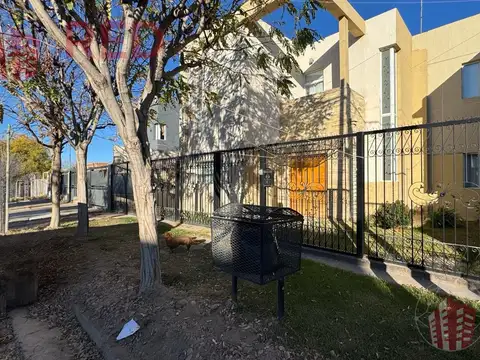 Casa 6 ambientes con 2 baños